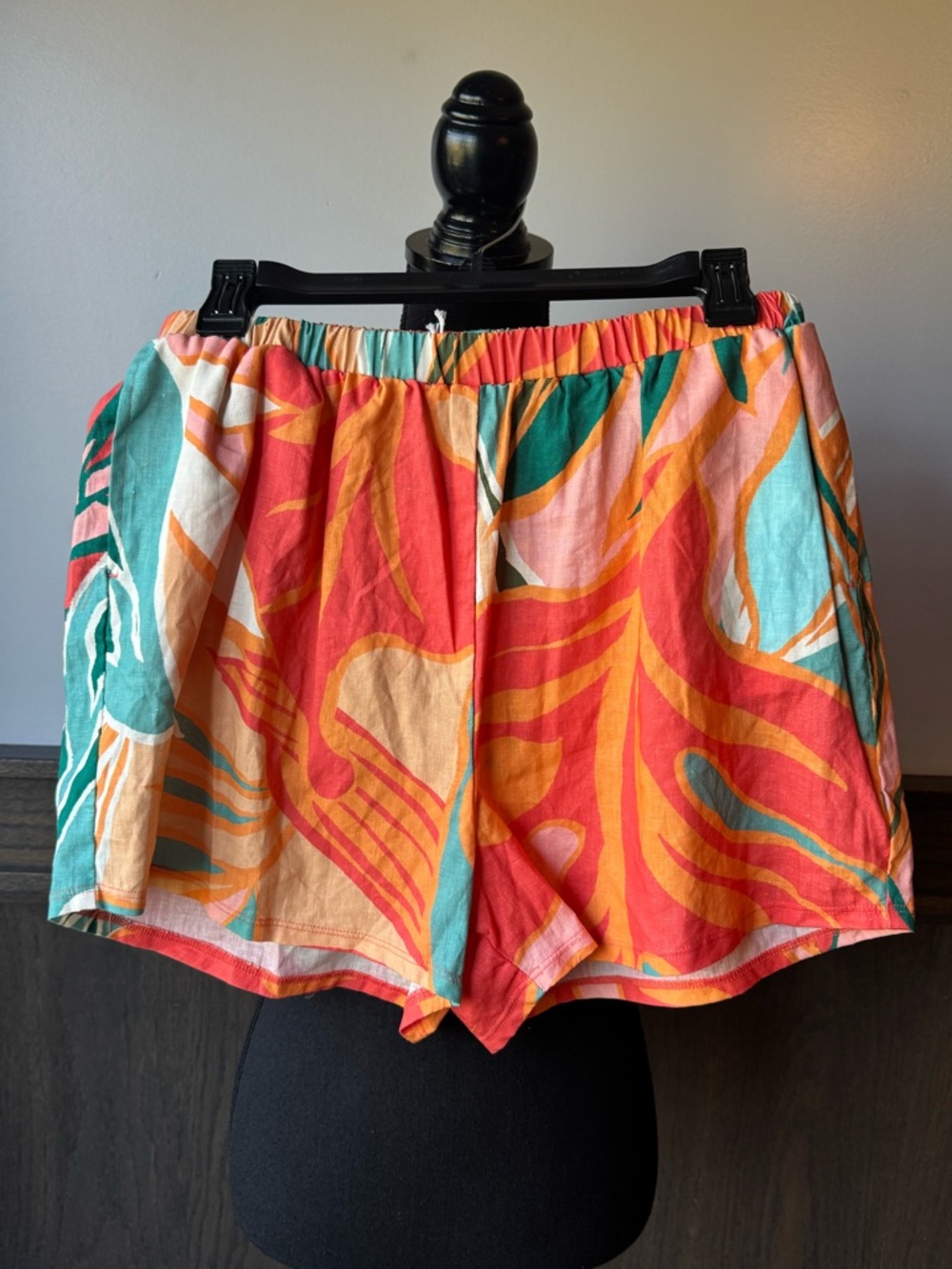 Vitamin A Multicolor Tropical Women linen blend Shorts NWT M - Picture 2 of 5